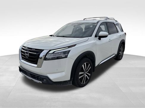 Used 2024 Nissan Pathfinder Platinum w/ Cargo Package image 2