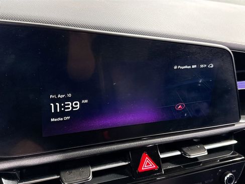 Used 2024 Kia Niro SX image 24