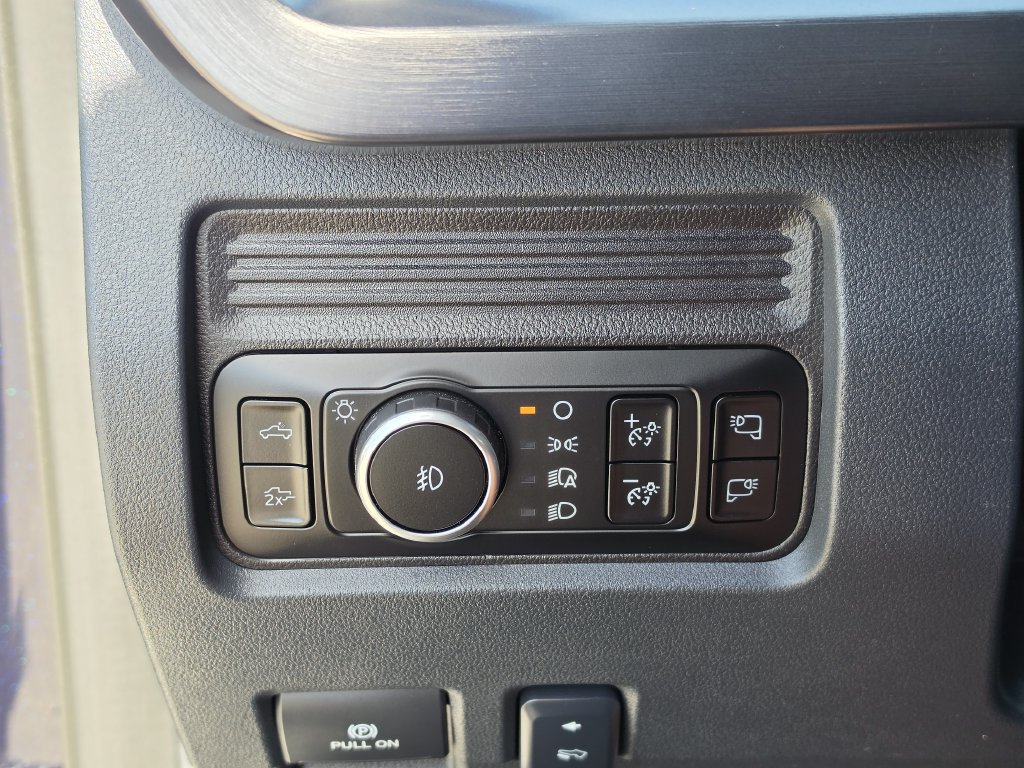 Used 2025 Ford F250 Lariat w/ Black Appearance Package AWD/4WD image 28