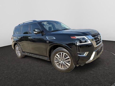 Used 2022 Nissan Armada SL w/ Captain's Chairs Package AWD/4WD image 2