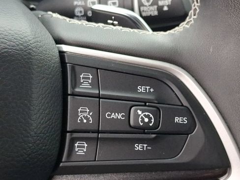 Used 2023 Jeep Grand Cherokee Altitude AWD/4WD image 27