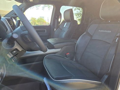 Used 2025 RAM 2500 Laramie AWD/4WD image 10