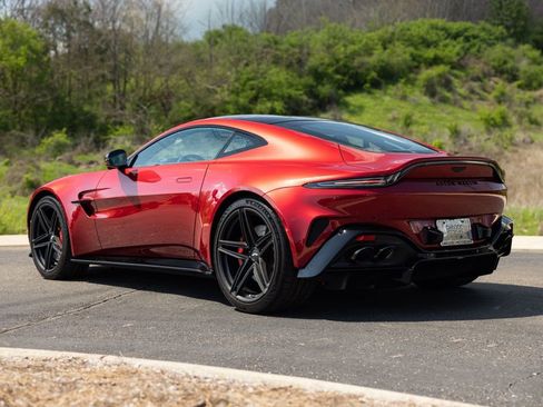 Used 2025 Aston Martin V8 Vantage Coupe RWD image 4