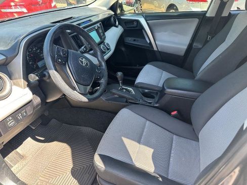 Used 2014 Toyota RAV4 LE image 9