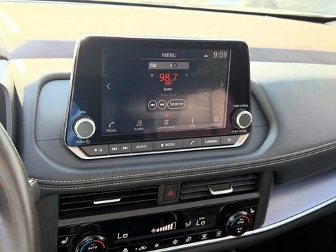 Used 2023 Nissan Rogue SV w/ SV Premium B Package FWD image 22