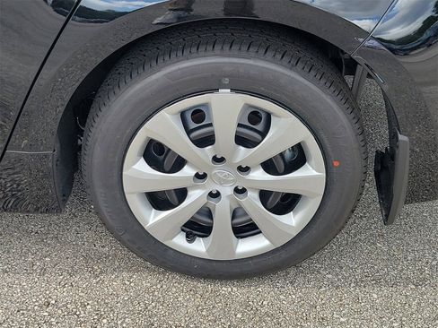 Used 2026 Toyota Corolla LE image 5