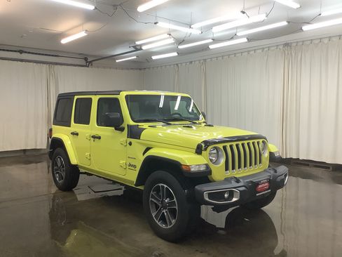 Used 2023 Jeep Wrangler Unlimited Sahara AWD/4WD image 3
