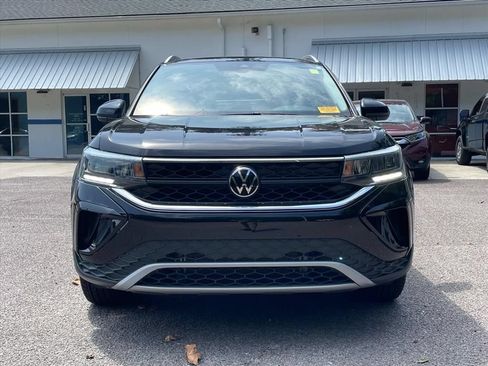 Used 2024 Volkswagen Taos SE w/ Panoramic Sunroof Package FWD image 30