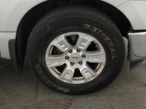 Used 2017 Nissan Titan SV image 2