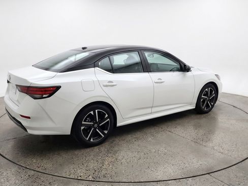 Used 2025 Nissan Sentra SV FWD image 9