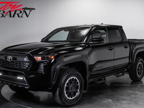 Used 2025 Toyota Tacoma TRD Off-Road AWD/4WD image 1