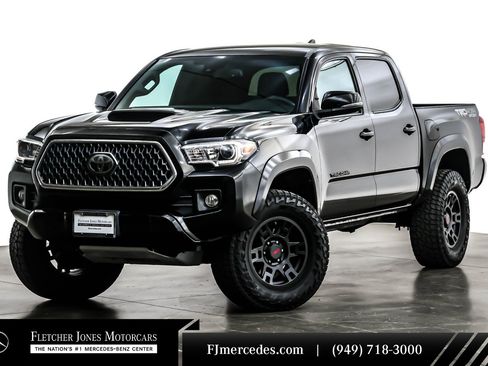 Used 2019 Toyota Tacoma TRD Sport image 1