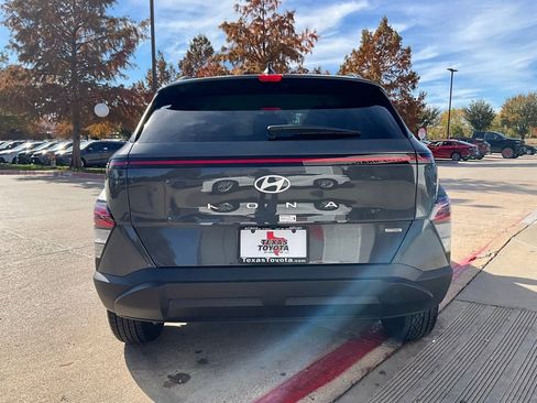 Used 2025 Hyundai Kona SEL image 7