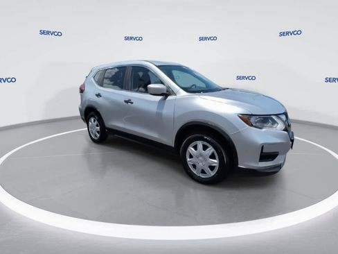 Used 2020 Nissan Rogue S FWD image 2