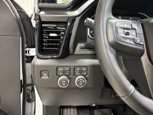 Used 2025 GMC Sierra 2500 AT4 image 18