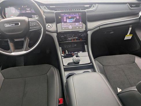 New 2025 Jeep Grand Cherokee L Altitude image 15