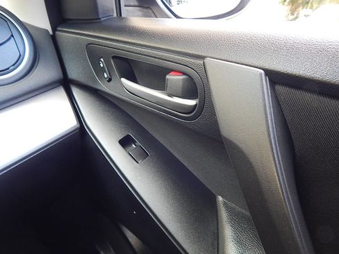 Used 2013 MAZDA MAZDA3 i Sport image 19