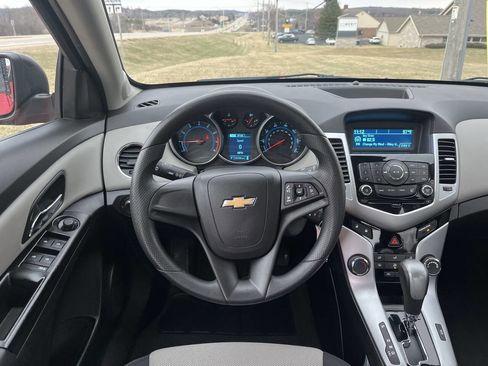 Used 2014 Chevrolet Cruze LS image 15