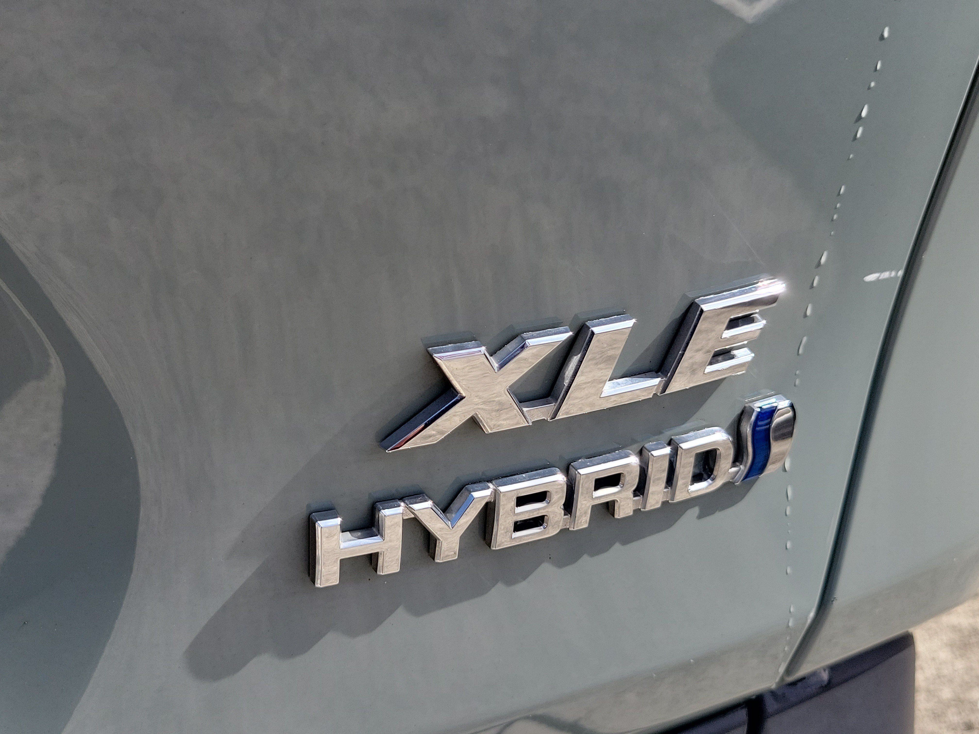 Used 2023 Toyota RAV4 XLE Premium AWD/4WD image 9