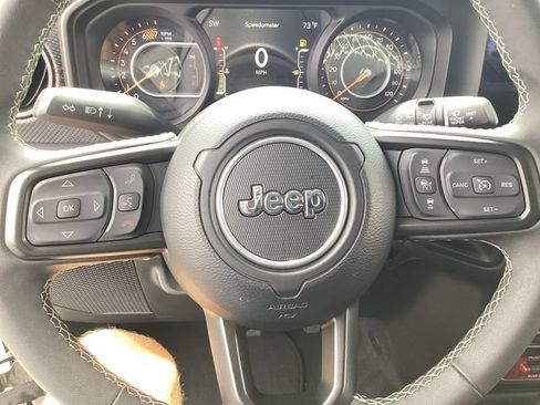 Certified 2025 Jeep Wrangler Unlimited Rubicon AWD/4WD image 12