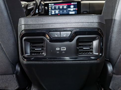 Used 2024 GMC Sierra 2500 AT4 w/ AT4 Premium Plus Package AWD/4WD image 27