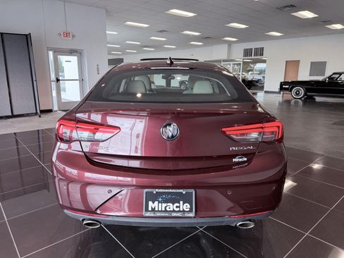 Used 2018 Buick Regal Essence w/ Driver Confidence Package #1 FWD image 13