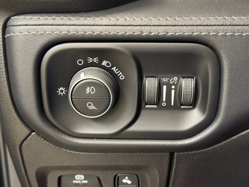 Used 2021 RAM 1500 Limited w/ Body Color Bumper Group AWD/4WD image 29