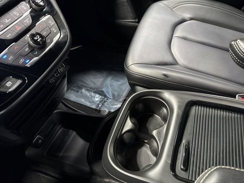 Used 2023 Chrysler Pacifica Touring-L w/ S Appearance Package image 23