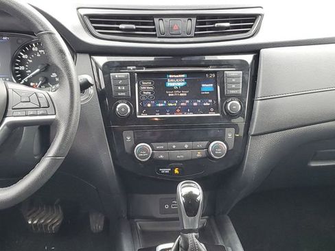 Used 2019 Nissan Rogue SV image 25