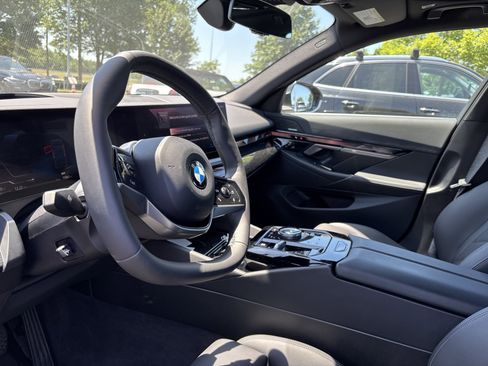 Certified 2025 BMW 540i xDrive AWD/4WD image 38