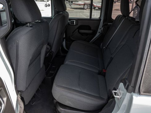 Used 2024 Jeep Wrangler Unlimited AWD/4WD image 27