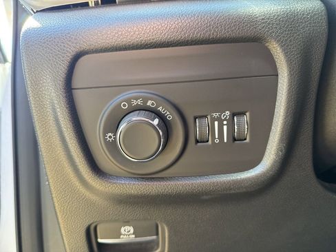 Used 2023 Jeep Grand Cherokee Laredo w/ Luxury Tech Group I AWD/4WD image 25