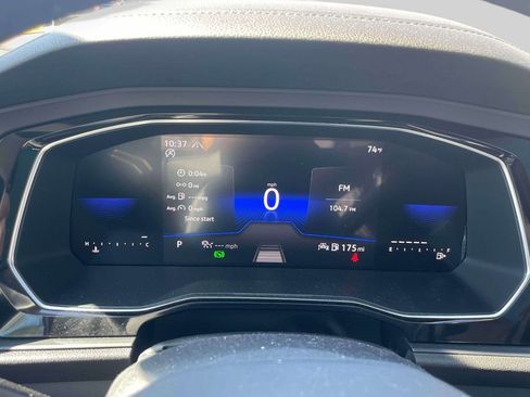 Used 2023 Volkswagen Jetta SE w/ Panoramic Sunroof Package image 26