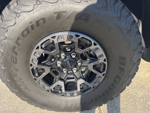 Used 2025 Ford F150 Raptor w/ Equipment Group 803A Raptor R AWD/4WD image 28
