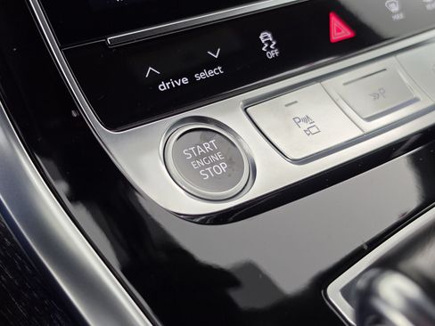 Used 2023 Audi Q8 Prestige AWD/4WD image 17