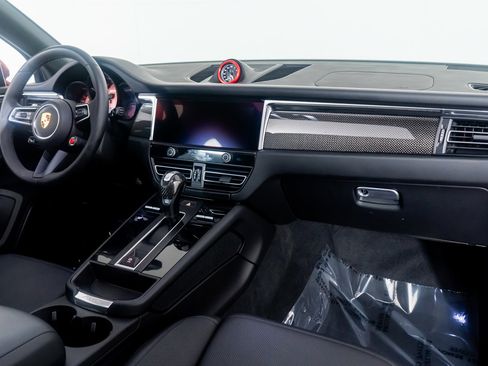 Used 2024 Porsche Macan GTS image 36