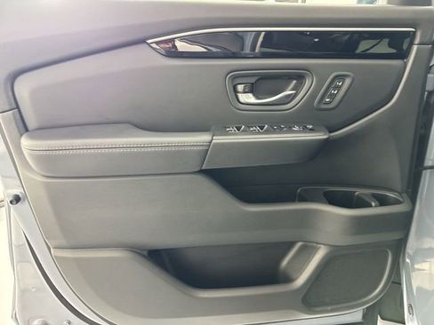 Certified 2023 Honda Pilot Touring image 22