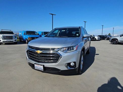Used 2021 Chevrolet Traverse LT FWD image 3