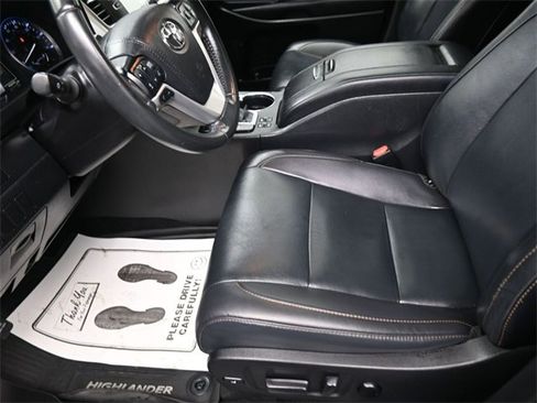 Used 2019 Toyota Highlander XLE image 15
