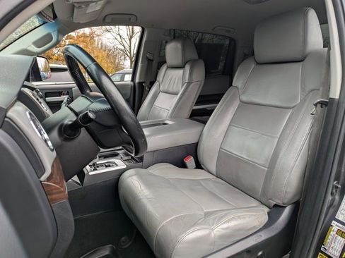 Used 2017 Toyota Tundra Limited w/ Limited Premium Package image 24