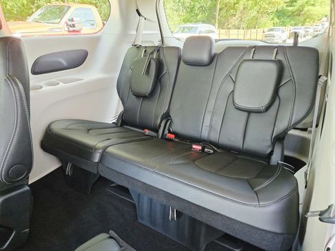 Used 2024 Chrysler Pacifica Touring-L w/ Road Tripper Package FWD image 13