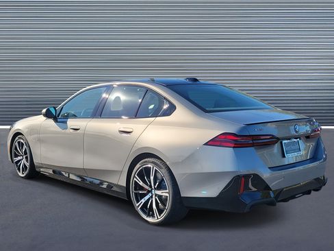 New 2026 BMW 550e xDrive w/ Executive Package image 4