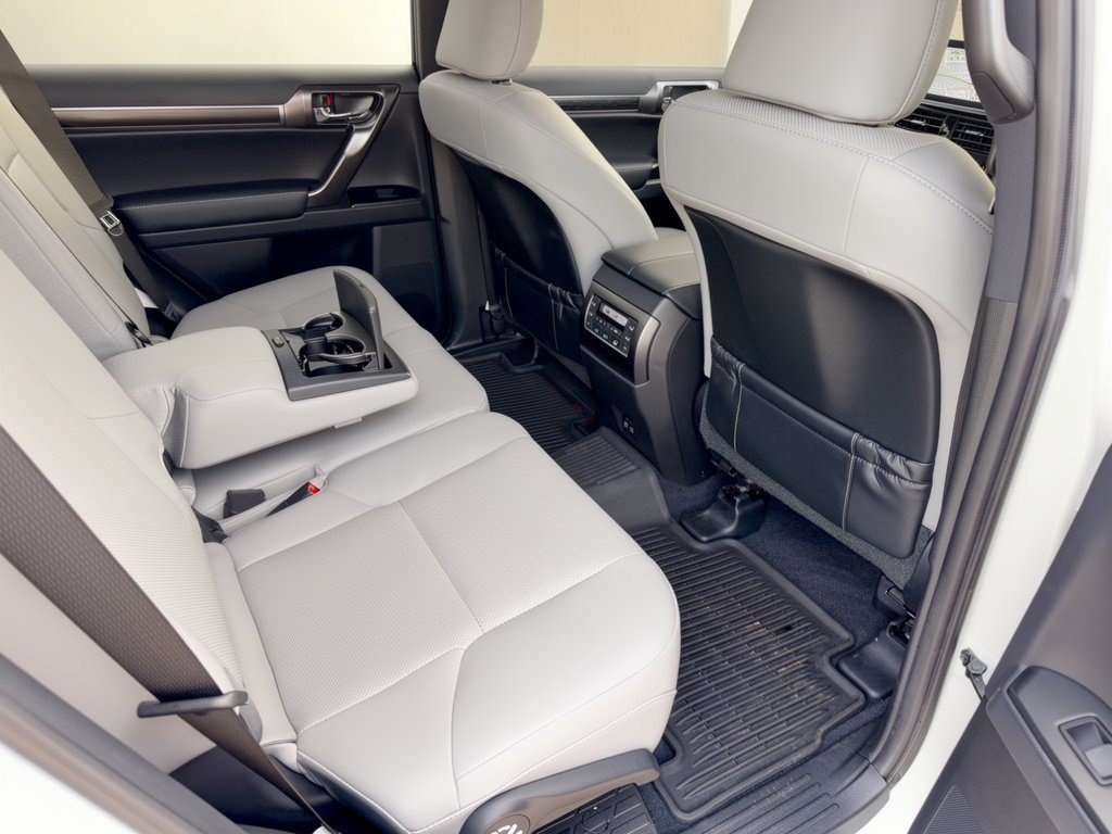 Used 2023 Lexus GX 460 w/ Black Line Special Edition AWD/4WD image 29