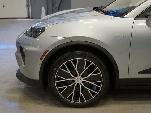 New 2026 Porsche Macan 4 Electric image 16