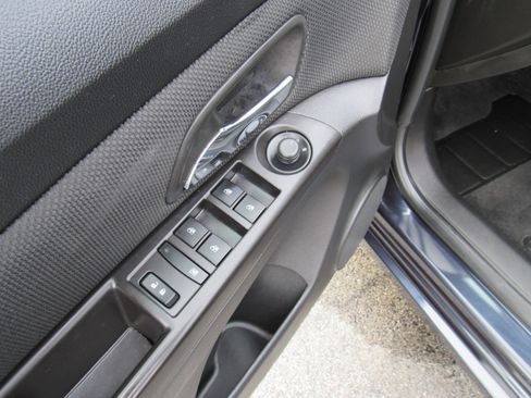 Used 2015 Chevrolet Cruze LT image 12