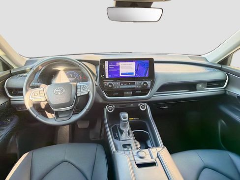 Used 2025 Toyota Grand Highlander FWD image 16