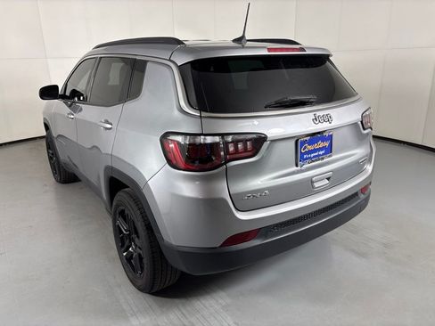 Used 2024 Jeep Compass Latitude AWD/4WD image 6