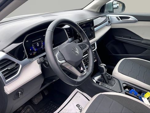 Used 2025 Volkswagen Taos SE FWD image 20