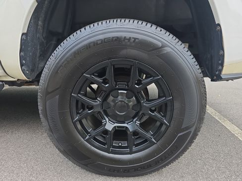 Used 2018 Toyota Tacoma SR w/ SR Convenience Package RWD image 34