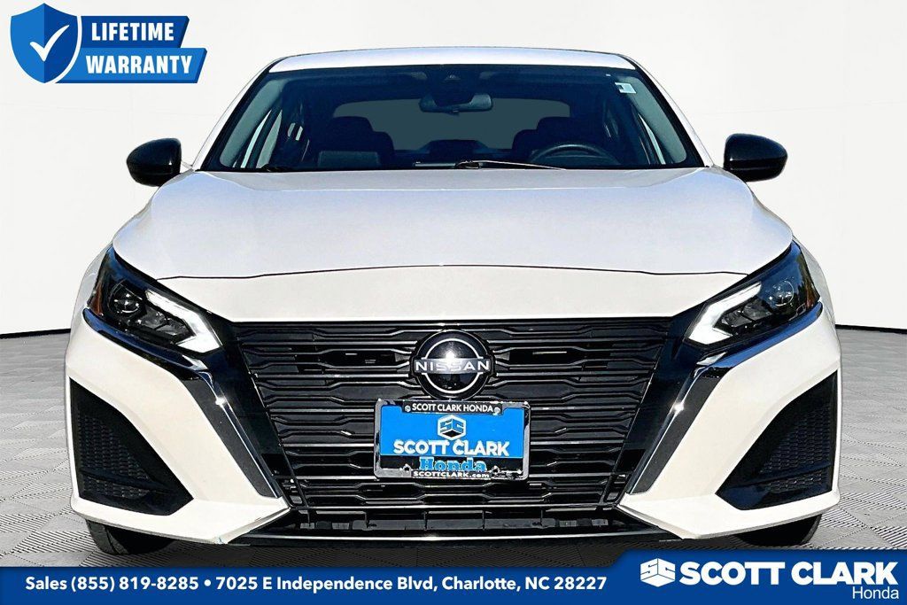 Used 2024 Nissan Altima 2.5 SV FWD image 2